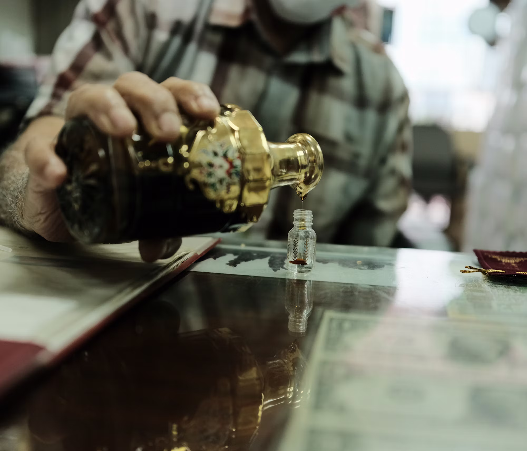 Exploring the Depths of Woody Fragrances: A Journey into Earthy Elegance